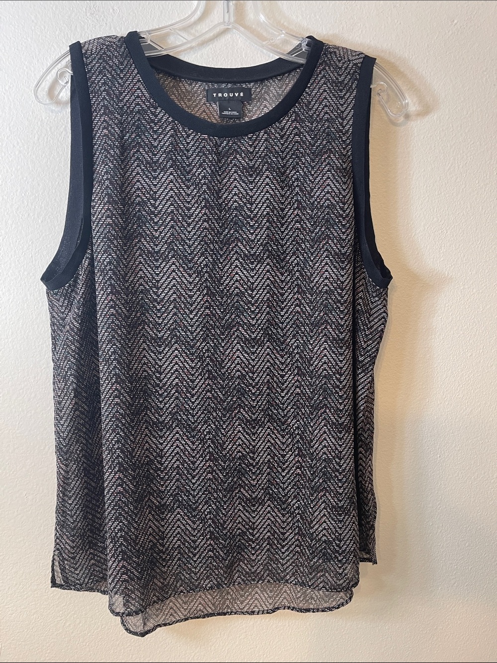 Trouve Black Chevron Print Sleeveless Top